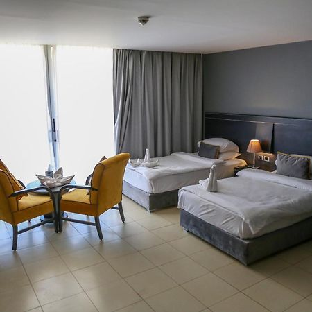 O Beach Hotel & Resort Sweimeh エクステリア 写真