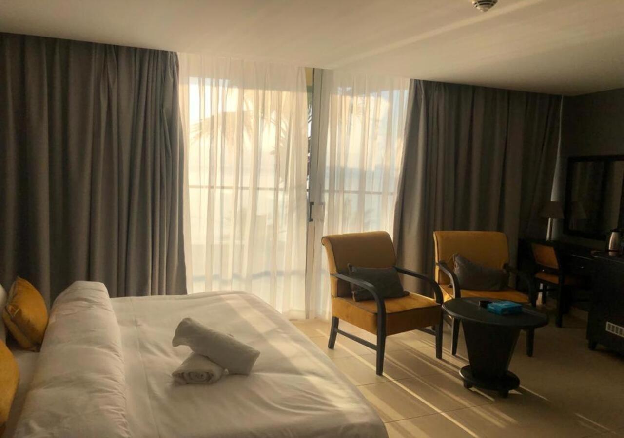 O Beach Hotel & Resort Sweimeh エクステリア 写真