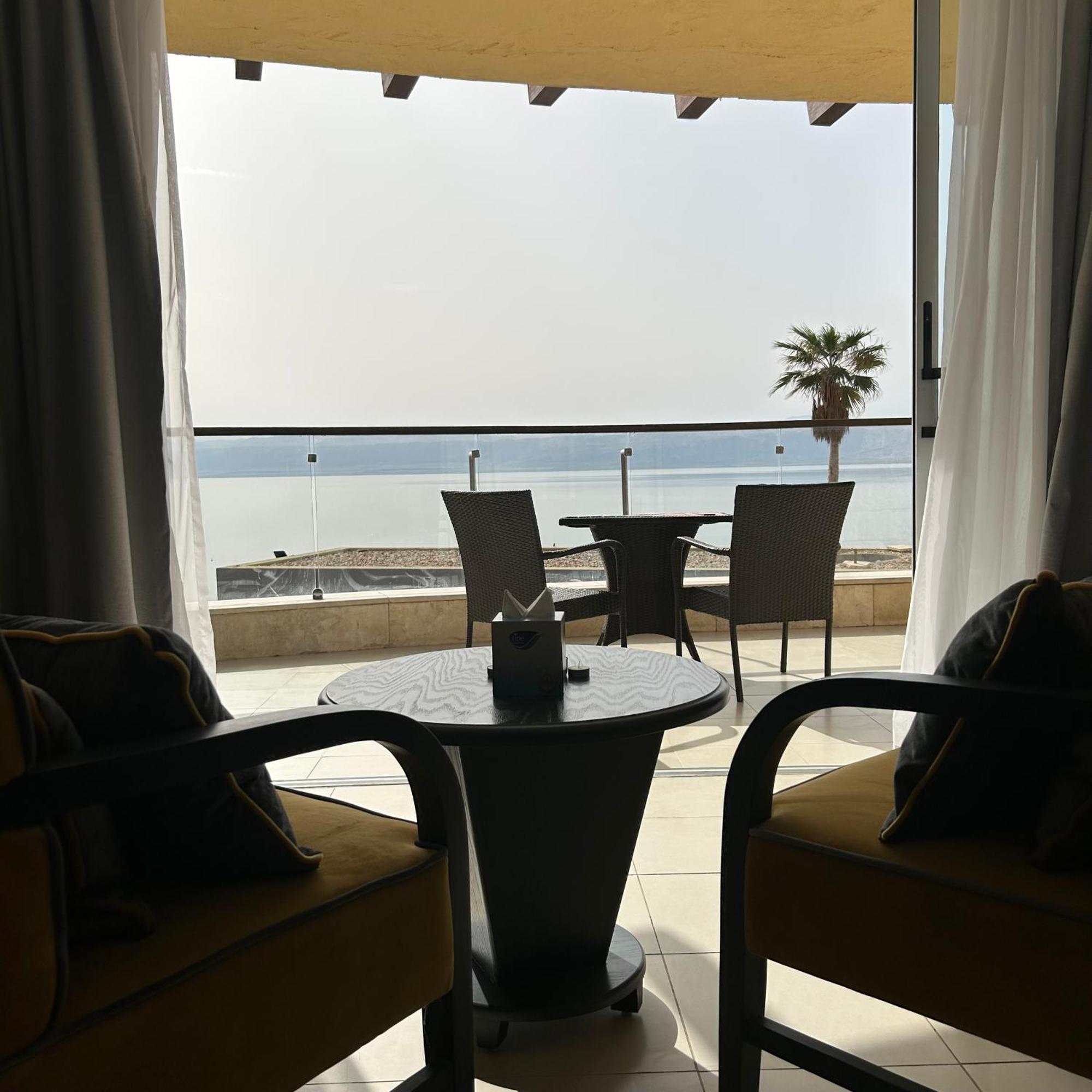 O Beach Hotel & Resort Sweimeh エクステリア 写真