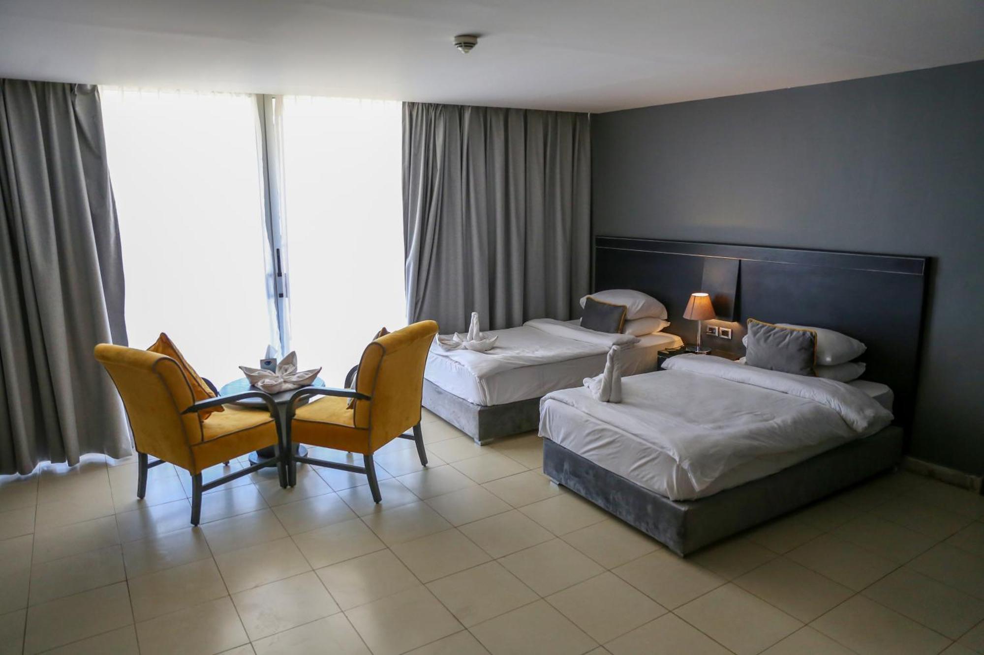 O Beach Hotel & Resort Sweimeh エクステリア 写真