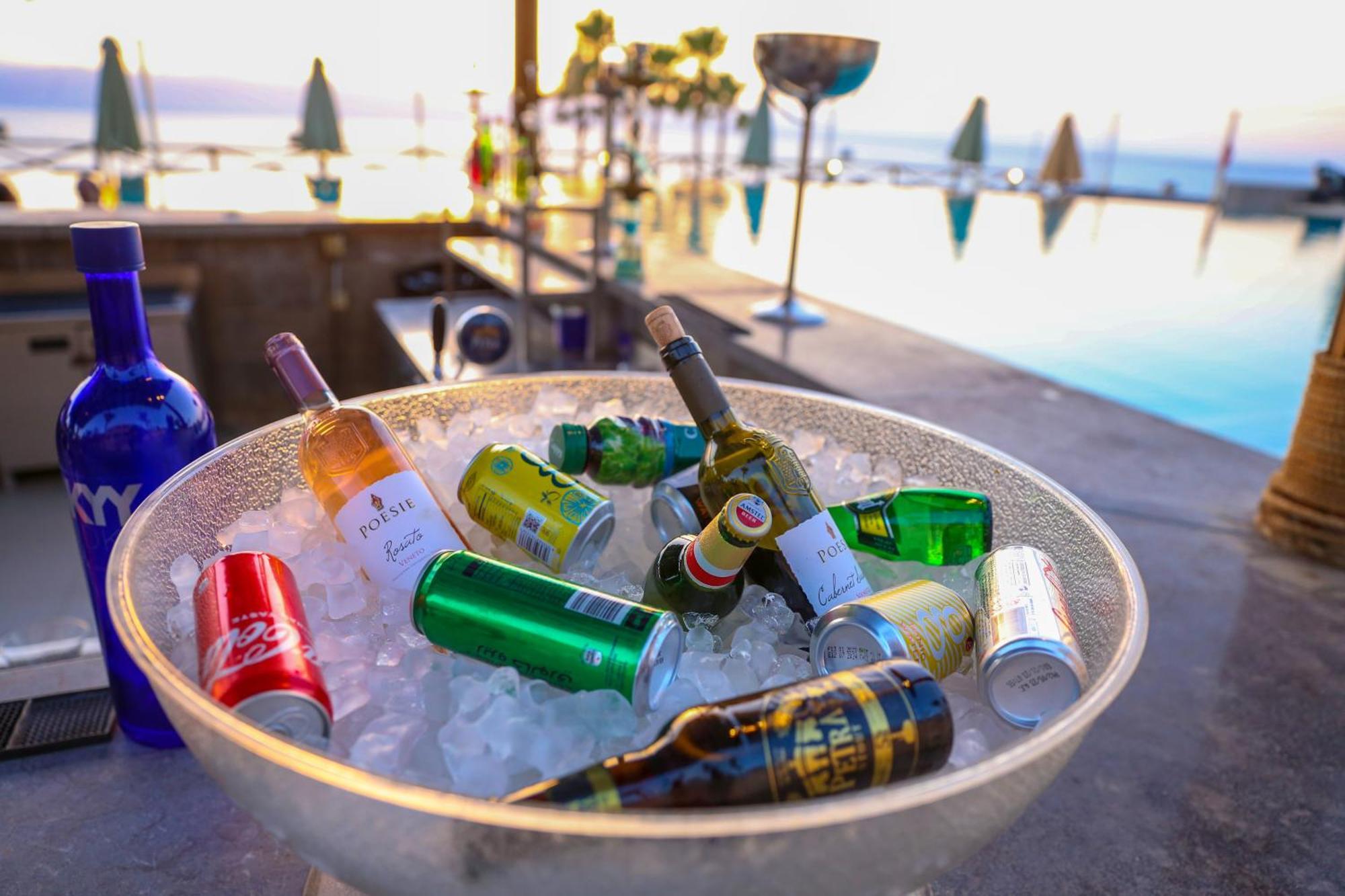 O Beach Hotel & Resort Sweimeh エクステリア 写真