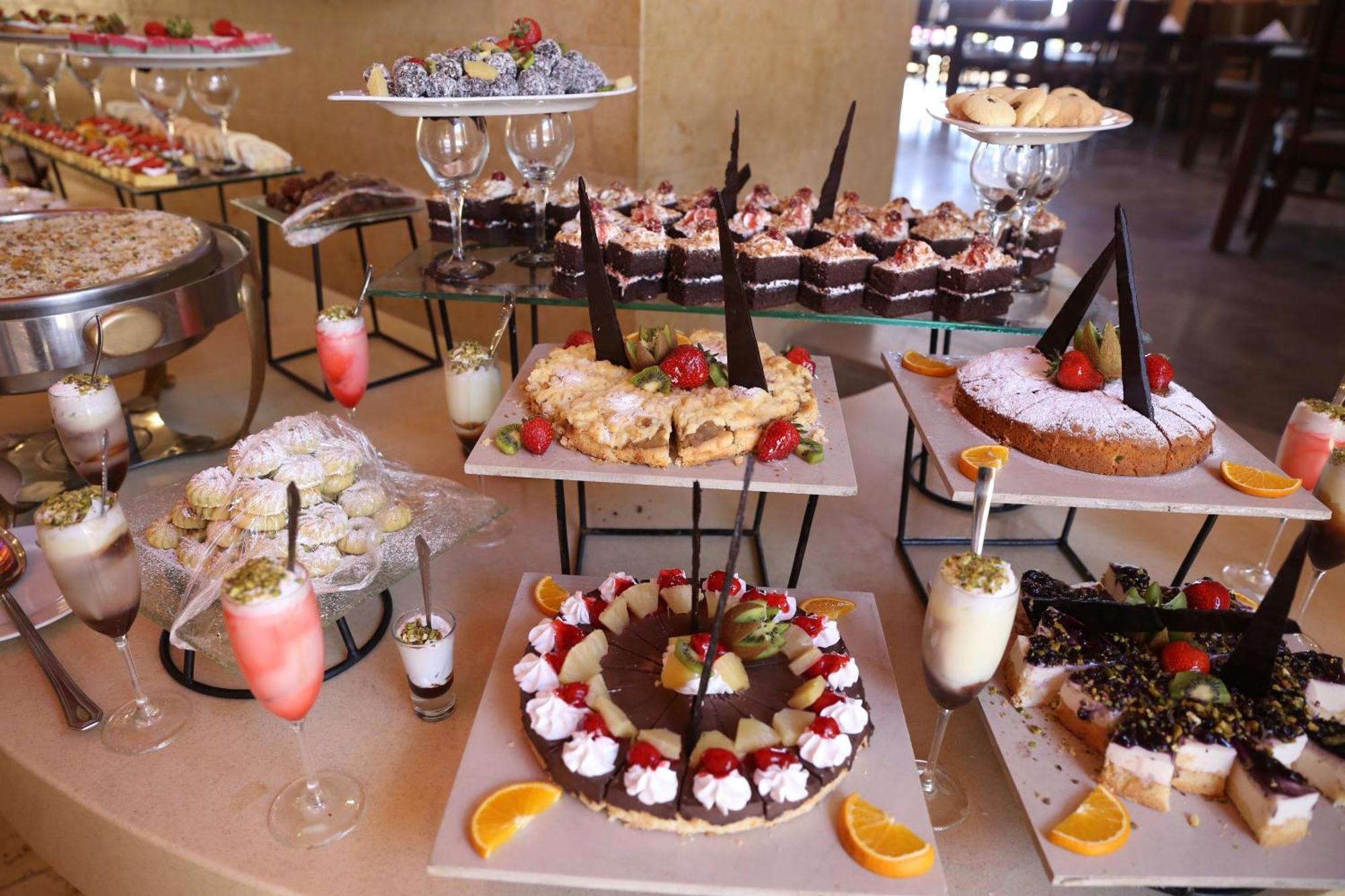 O Beach Hotel & Resort Sweimeh エクステリア 写真