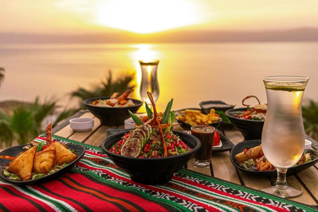 O Beach Hotel & Resort Sweimeh エクステリア 写真