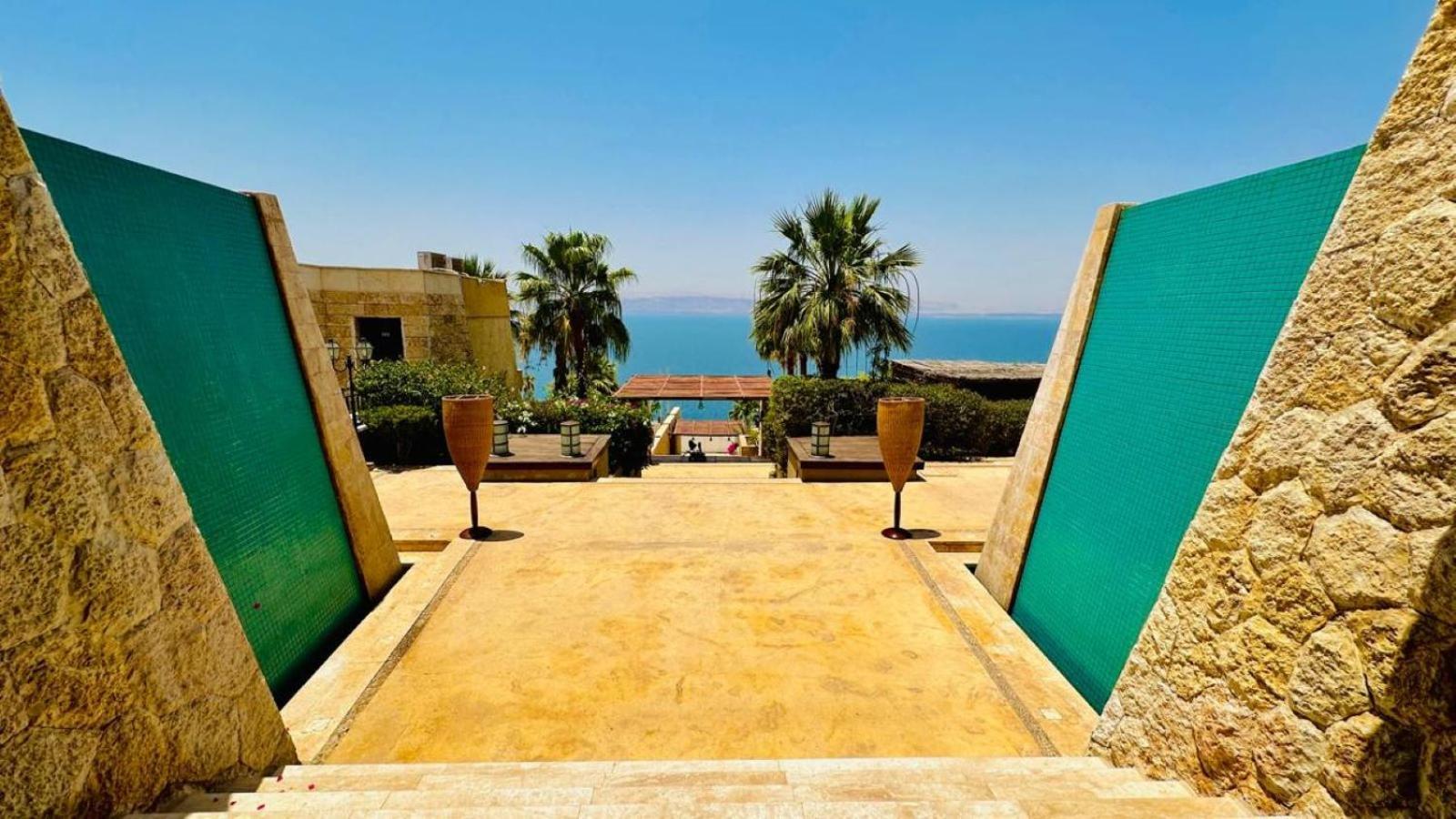 O Beach Hotel & Resort Sweimeh エクステリア 写真