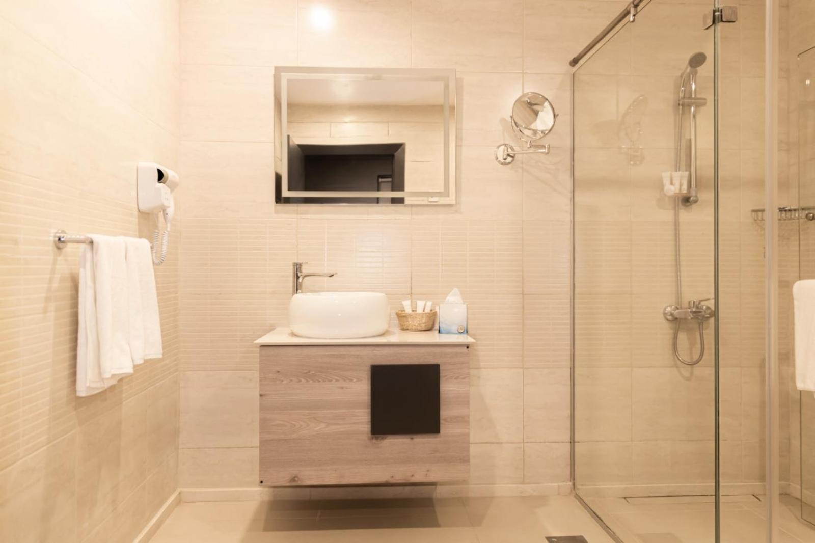 O Beach Hotel & Resort Sweimeh エクステリア 写真
